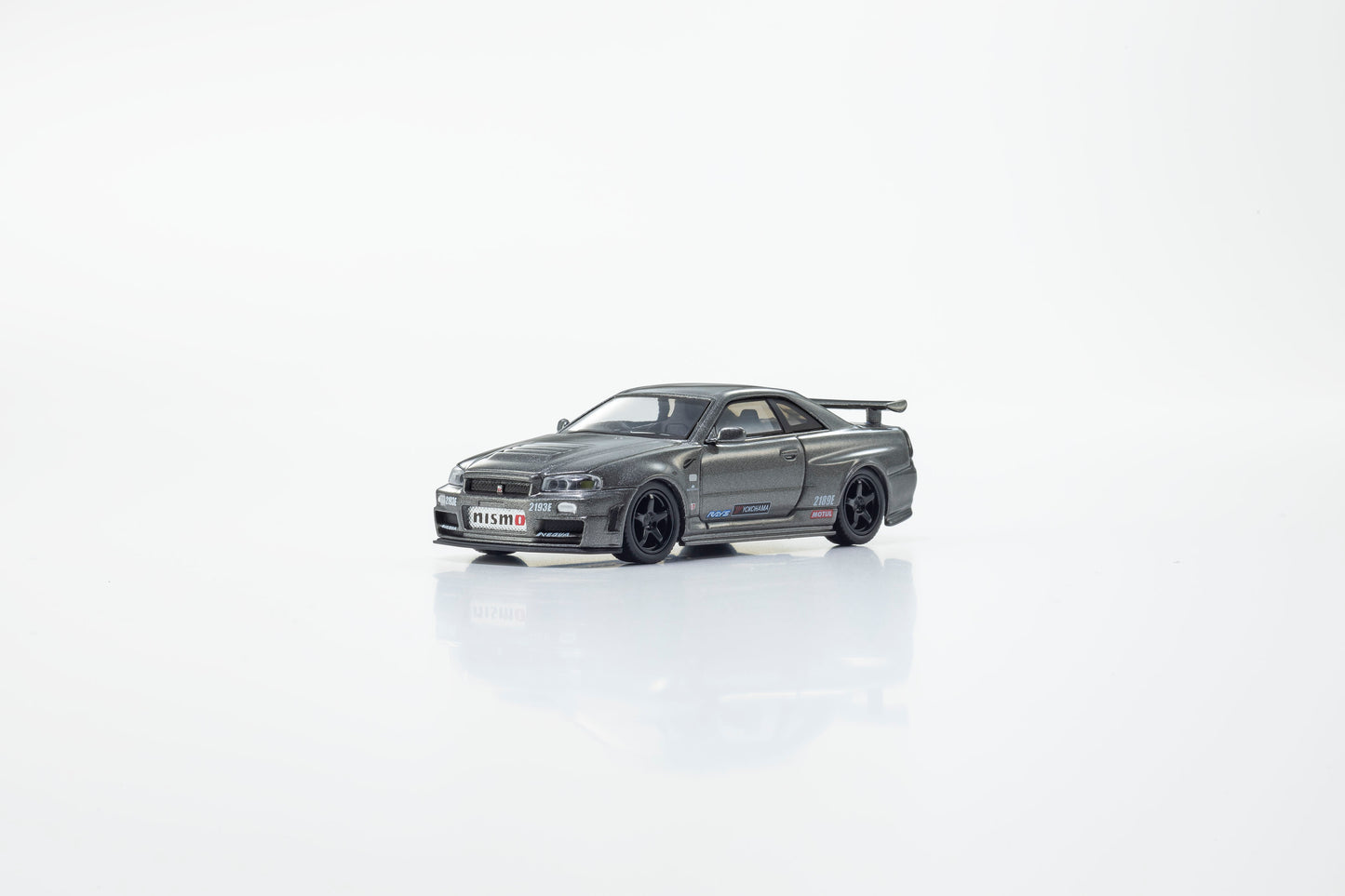 (Preorder) Kyosho NISSAN SKYLINE GT-R with LED Grey (NISMO BNR34 CRS Version)