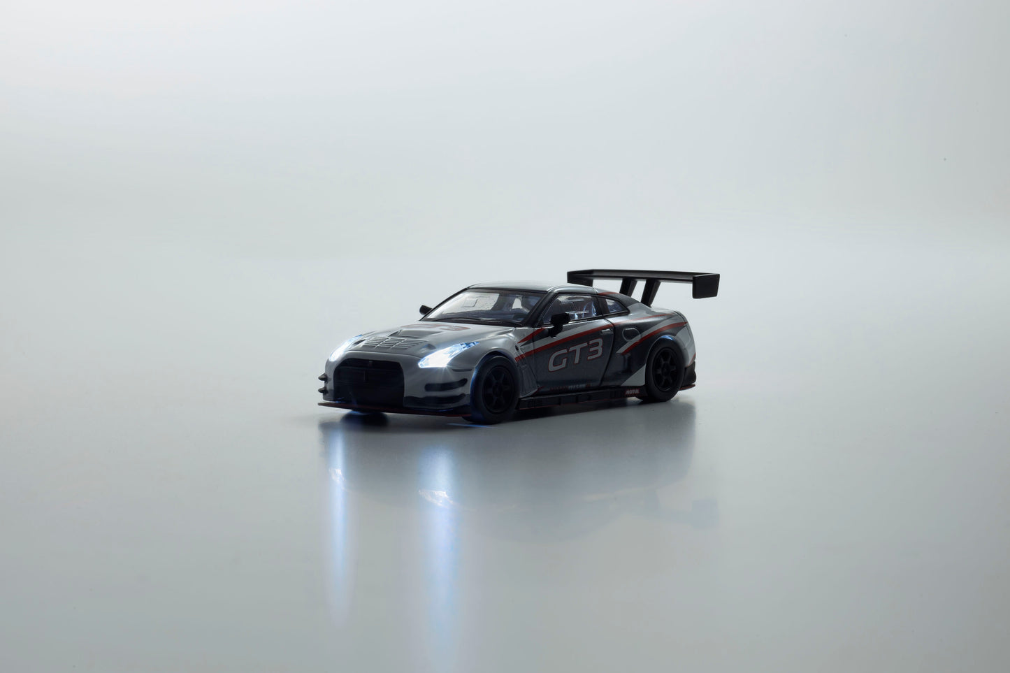 (Preorder) Kyosho NISSAN GT-R NISMO GT-3 (White/Presentation)